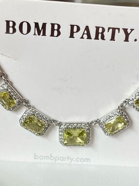 Bomb Party Retro Luxe Lock Layer Necklace with Peridot on Silver